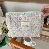 Korean Quilted Fresh Flowers Makeup Bag - Portable Floral Organizer